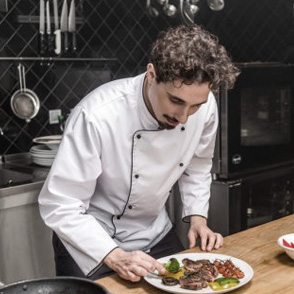 cheff Restaurant Cheff mounting a dish